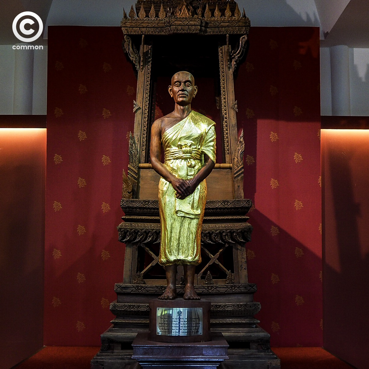 รูปสลักไม้พระอุบาลีเถระ