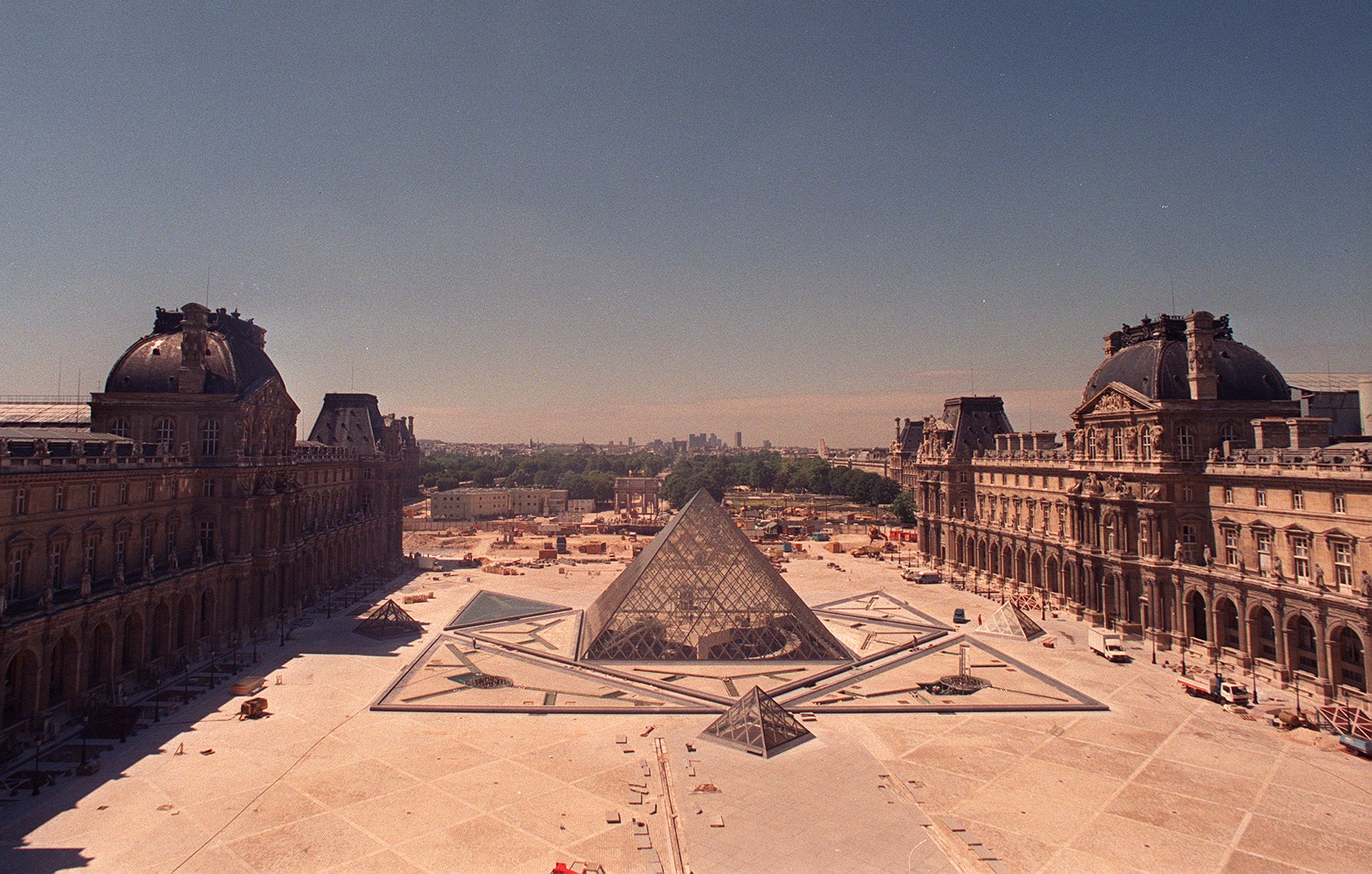 Louvre pyramid 