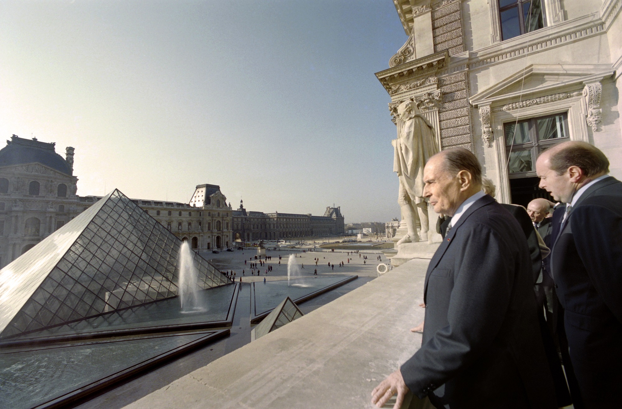 Louvre pyramid 