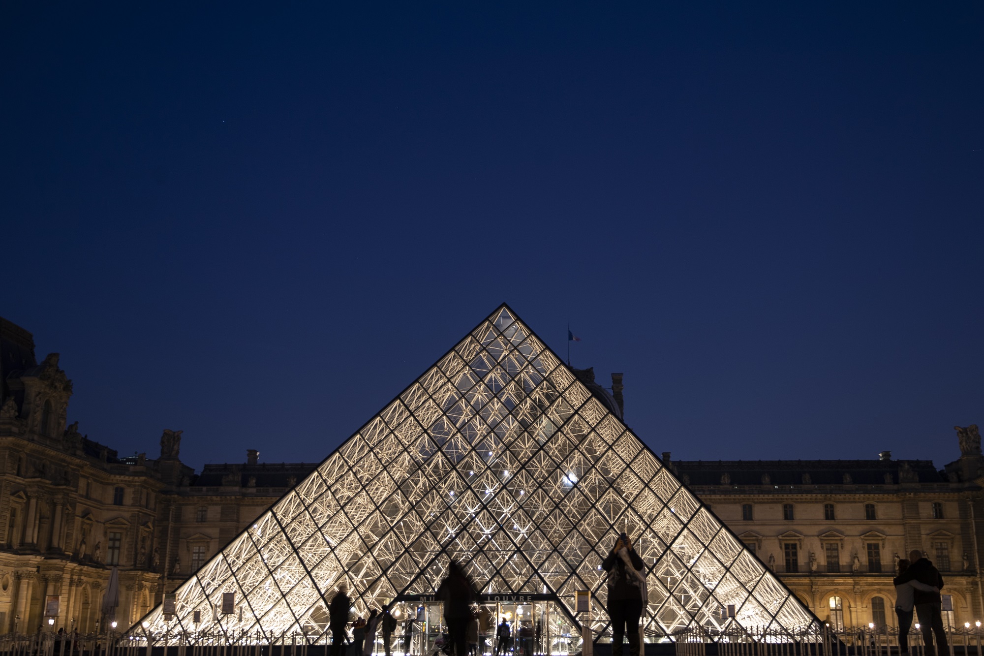 Louvre pyramid 
