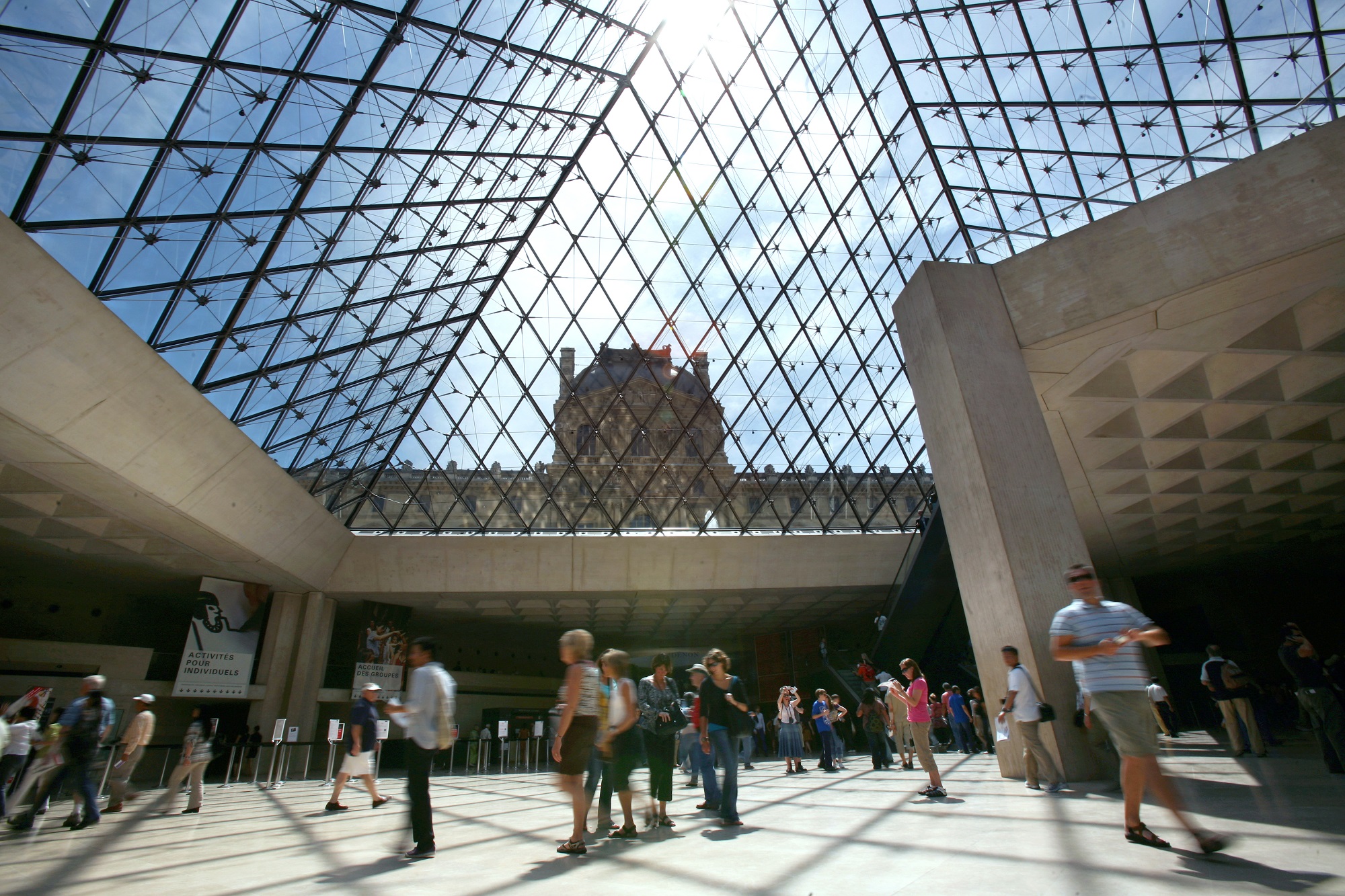 Louvre pyramid 