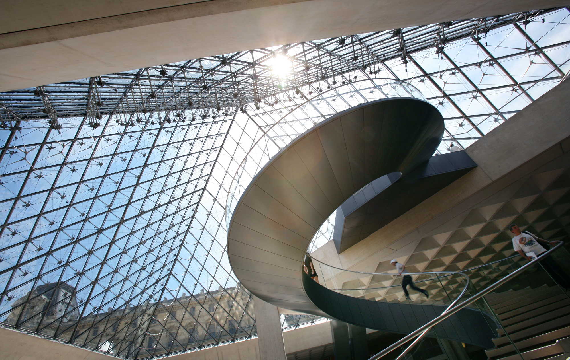 Louvre pyramid 