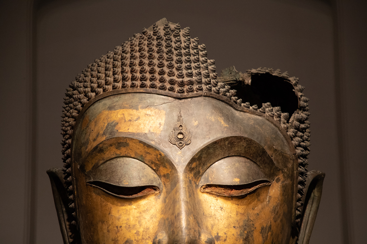#เศียรพระ #ศิลปะโบราณ #พระพุทธรูป #photoessay #culture 