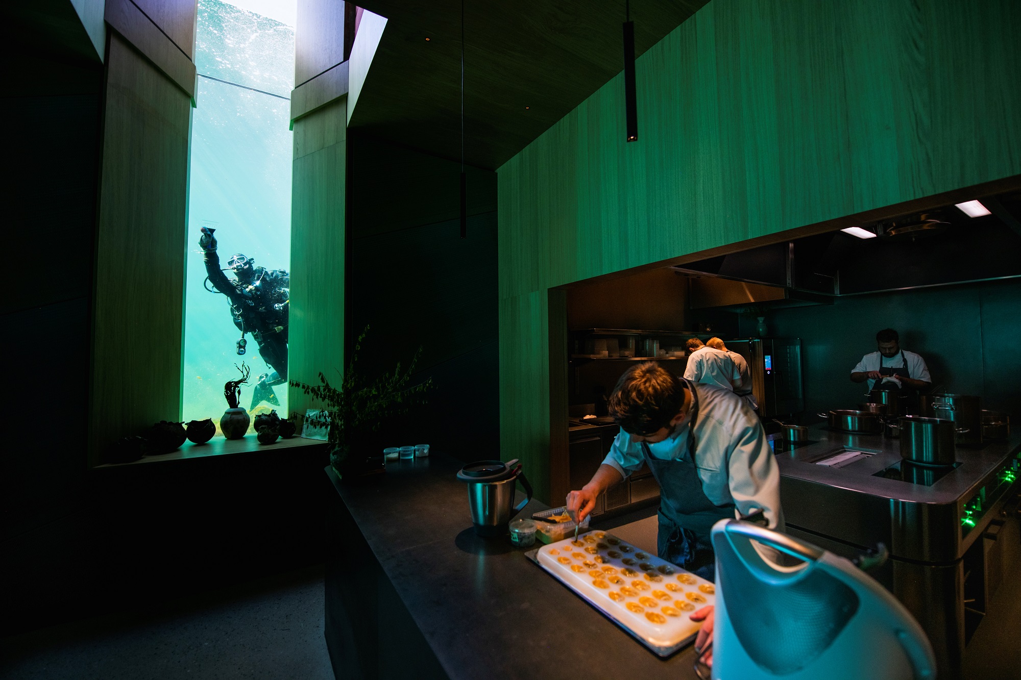 underwater restaurant