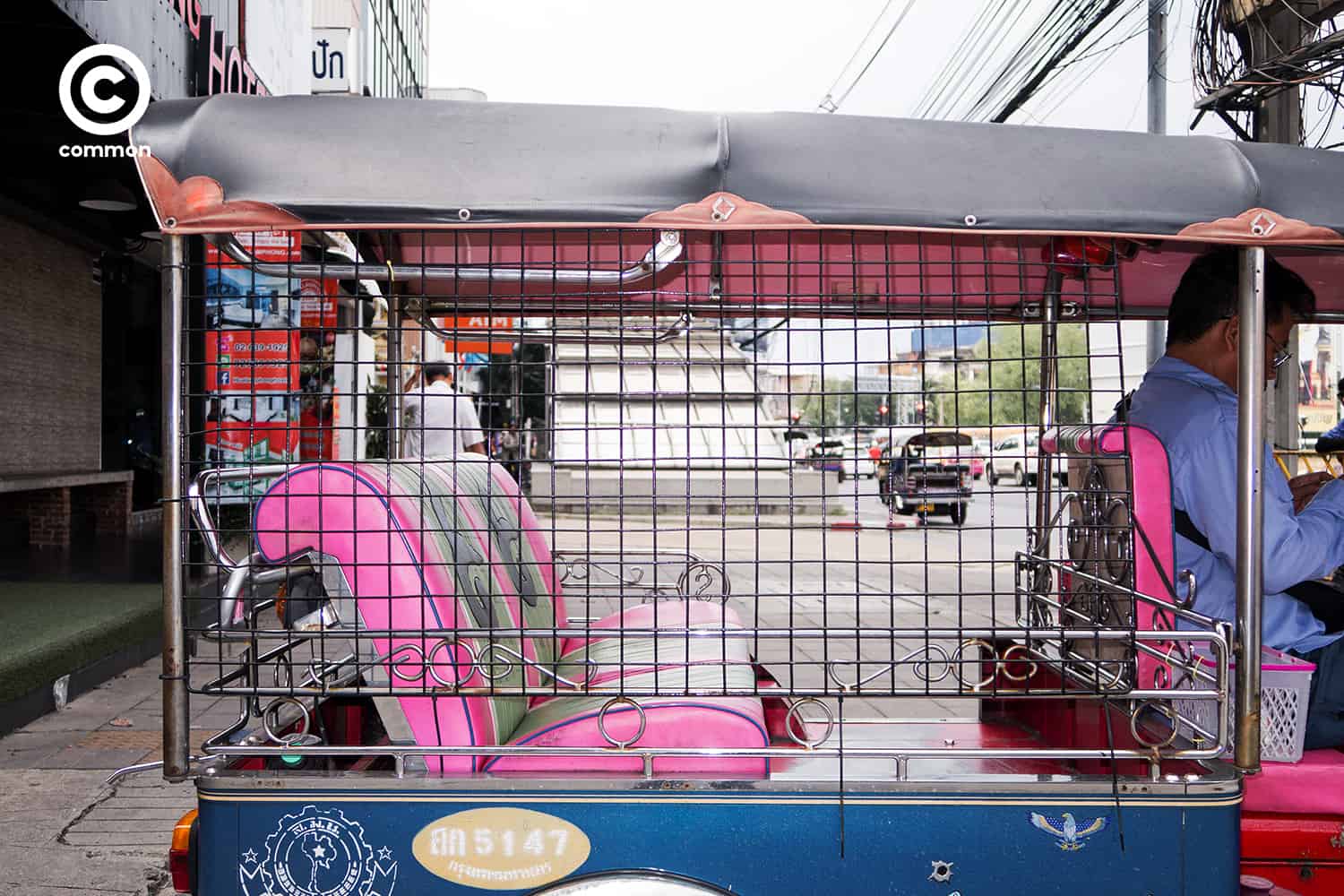 #photoessay #culture #ตุ๊กตุ๊ก #ขโมย #ที่กันขโมย