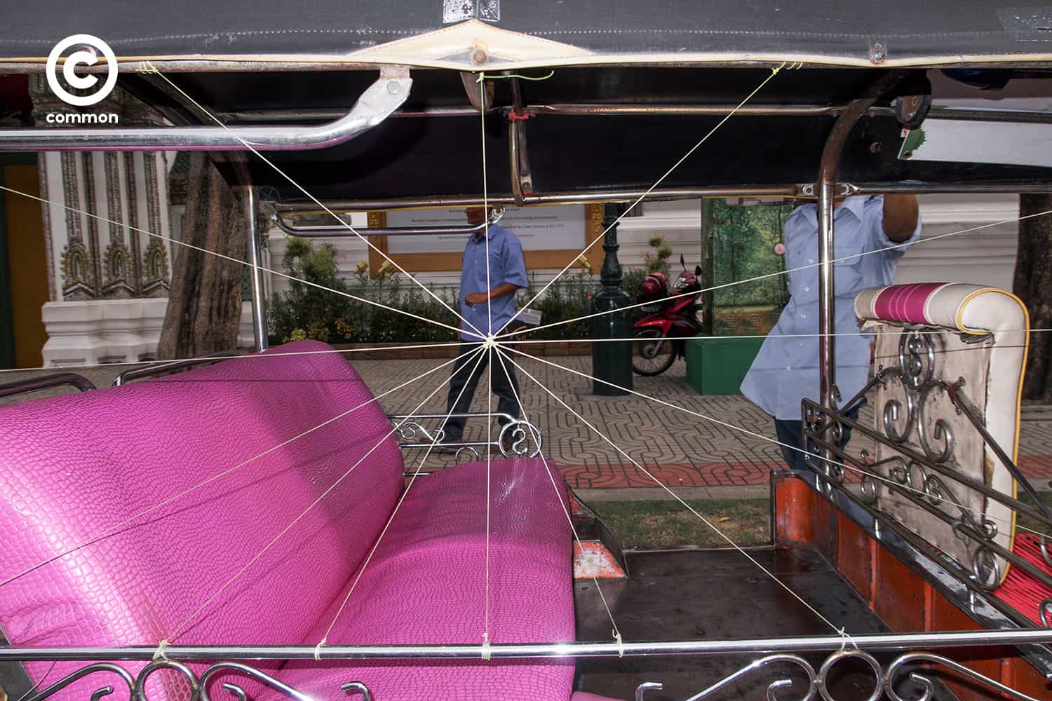 #photoessay #culture #ตุ๊กตุ๊ก #กันขโมย #ที่กันขโมย
