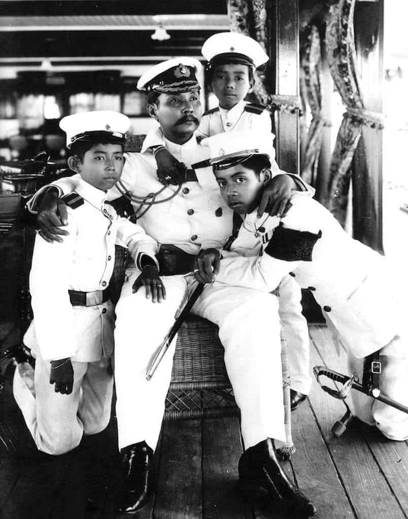 รัชกาลที่ 5 พระบาทสมเด็จพระจุลจอมเกล้าเจ้าอยู่หัว King Rama V 5 ลูก พ่อ พระราชโอรส