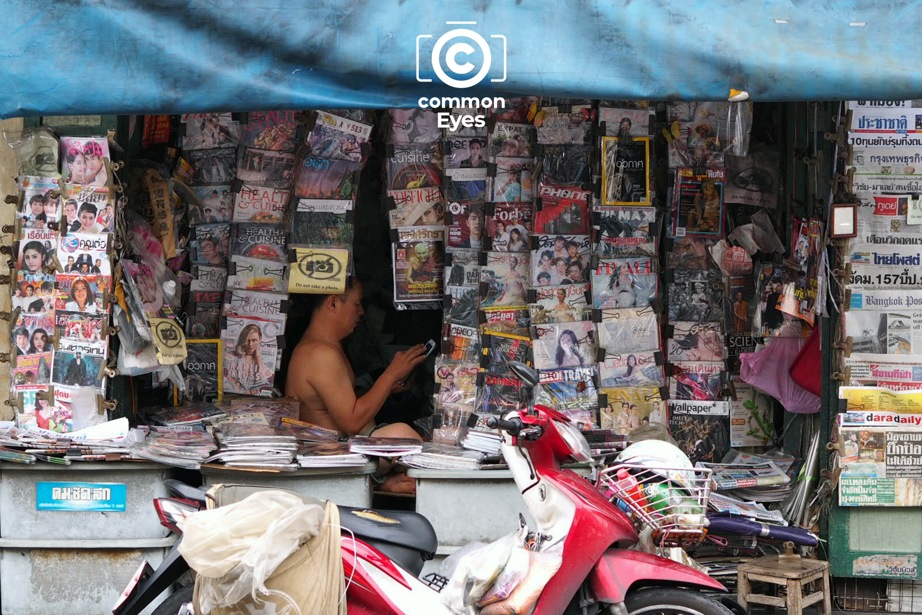 common EYES แผงหนังสือ สื่อสิ่งพิมพ์ แท็บเล็ต Digital Disruption วิกฤตสื่อ ปิดตัว นิตยสาร หนังสือพิมพ์ คนขายหนังสือ ถนนข้าวสาร