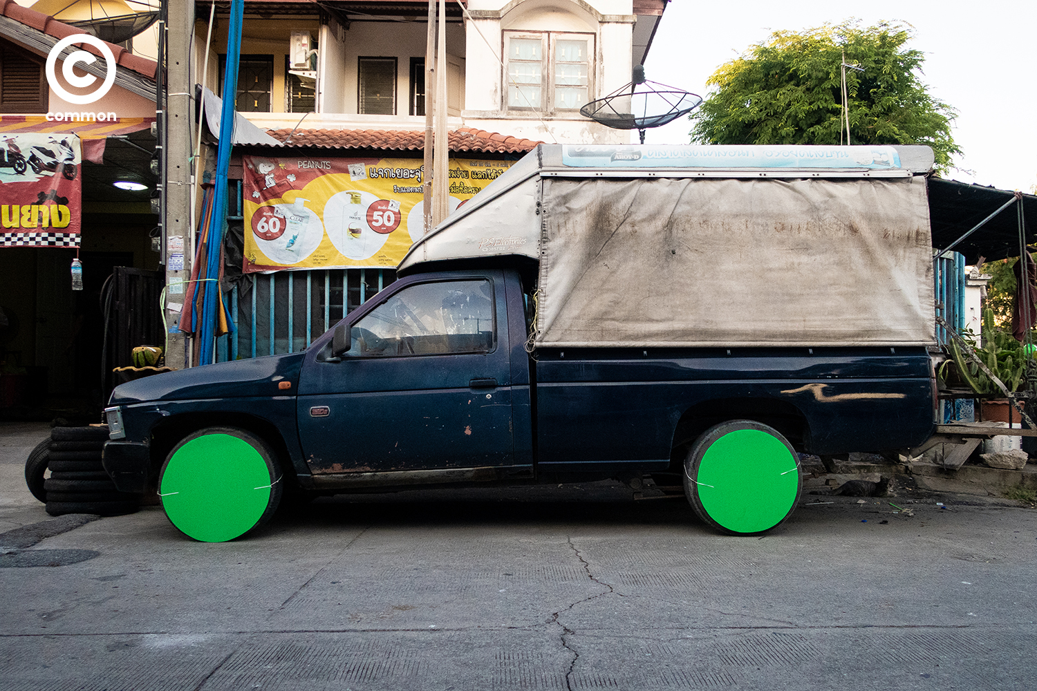 #photoessay #วัสดุเหลือใช้ #ที่กันสุนัขฉี่ #ล้อรถยนต์ #CULTURE #common 