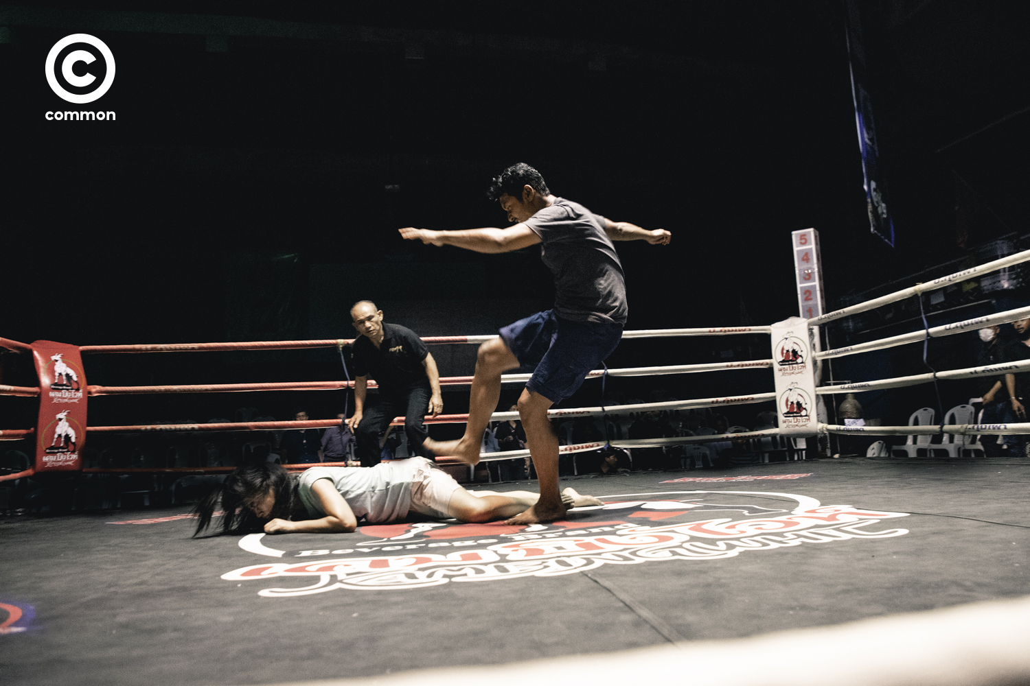 The Daily Fight มวยรายวัน ความรุนแรง ผู้หญิง เด็ก ผู้ชาย ร่างกาย เพศ ข่มขืน มูลนิธิหญิงไทยก้าวไกล เดนท์สุ ประเทศไทย dentsu thailand วันสตรีสากล