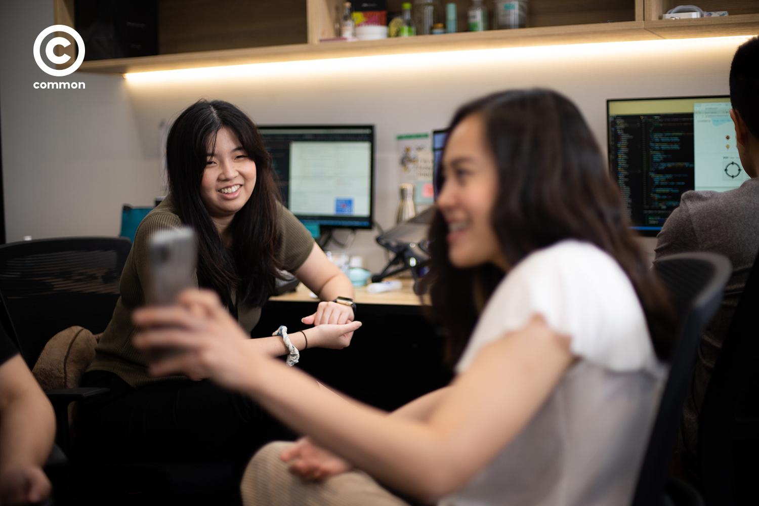 บริษัท 5Lab COVIDTracker COVID-19 โควิด-19 เว็บแอพ เว็บไซต์ พิกัด ผู้ติดเชื้อ รมิดา จึงไพศาล พัชรินทร์ ตันชัยเอกกุล นิธิ ประสานพานิช อาพร พลานุเวช เตชินท์ ตันตินีรนาท แพรว เพ็ญพรรธน์ เจริญพานิช ดลพร วรญาณโกศล