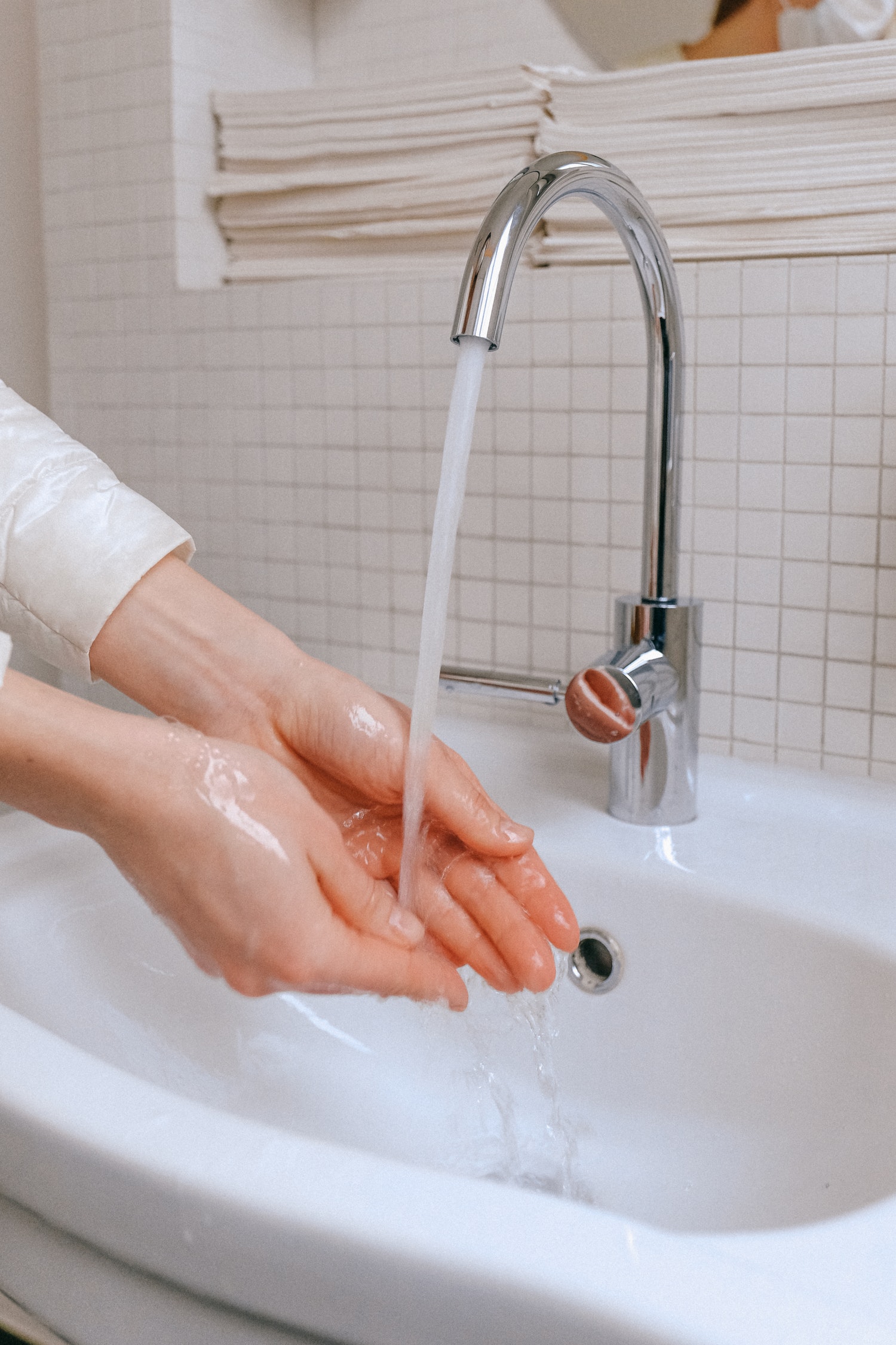 COVID-19 ไวรัส มือถือ โทรศัพท์ สมาร์ทโฟน แพร่ระบาด แพร่กระจาย ติดเชื้อ