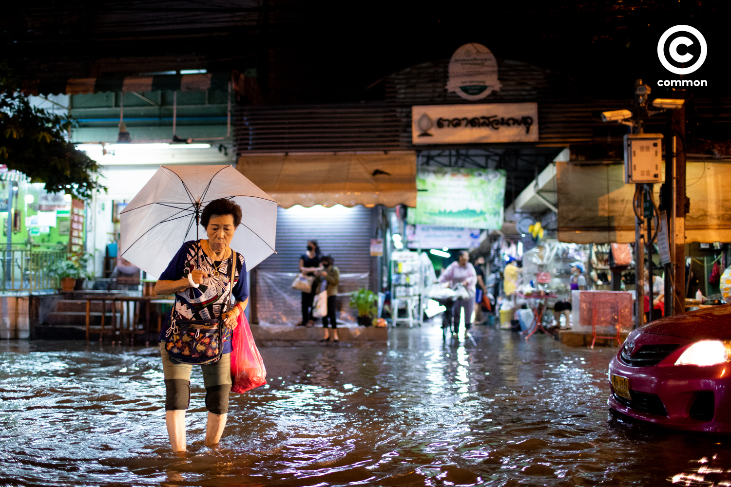 #PHOTOESSAY #น้ำท่วม #น้ำรอการระบาย #กรุงเทพฯ #LIFE #becommon