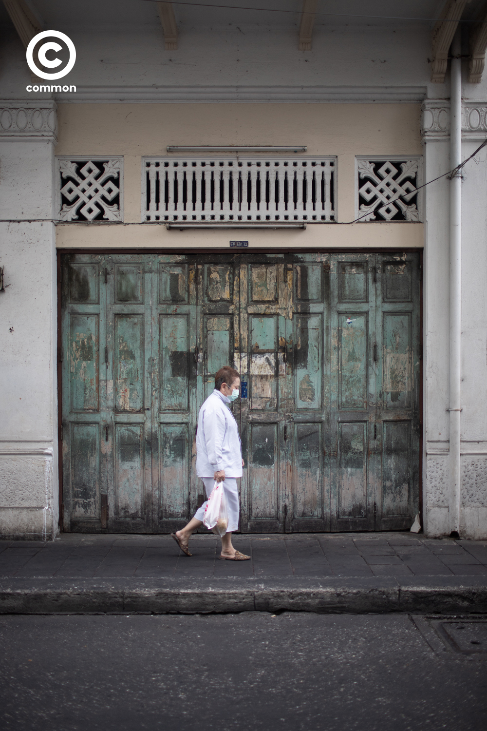 #PHOTOESSAY #ประตูบานเฟี้ยม #becommon