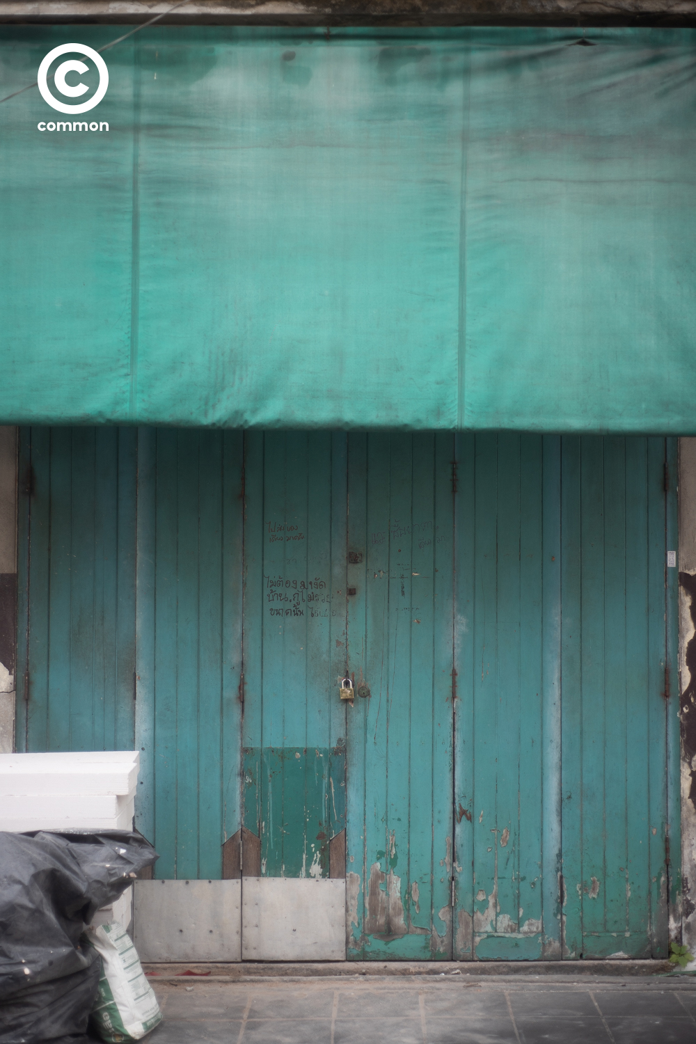 #PHOTOESSAY #ประตูบานเฟี้ยม #becommon
