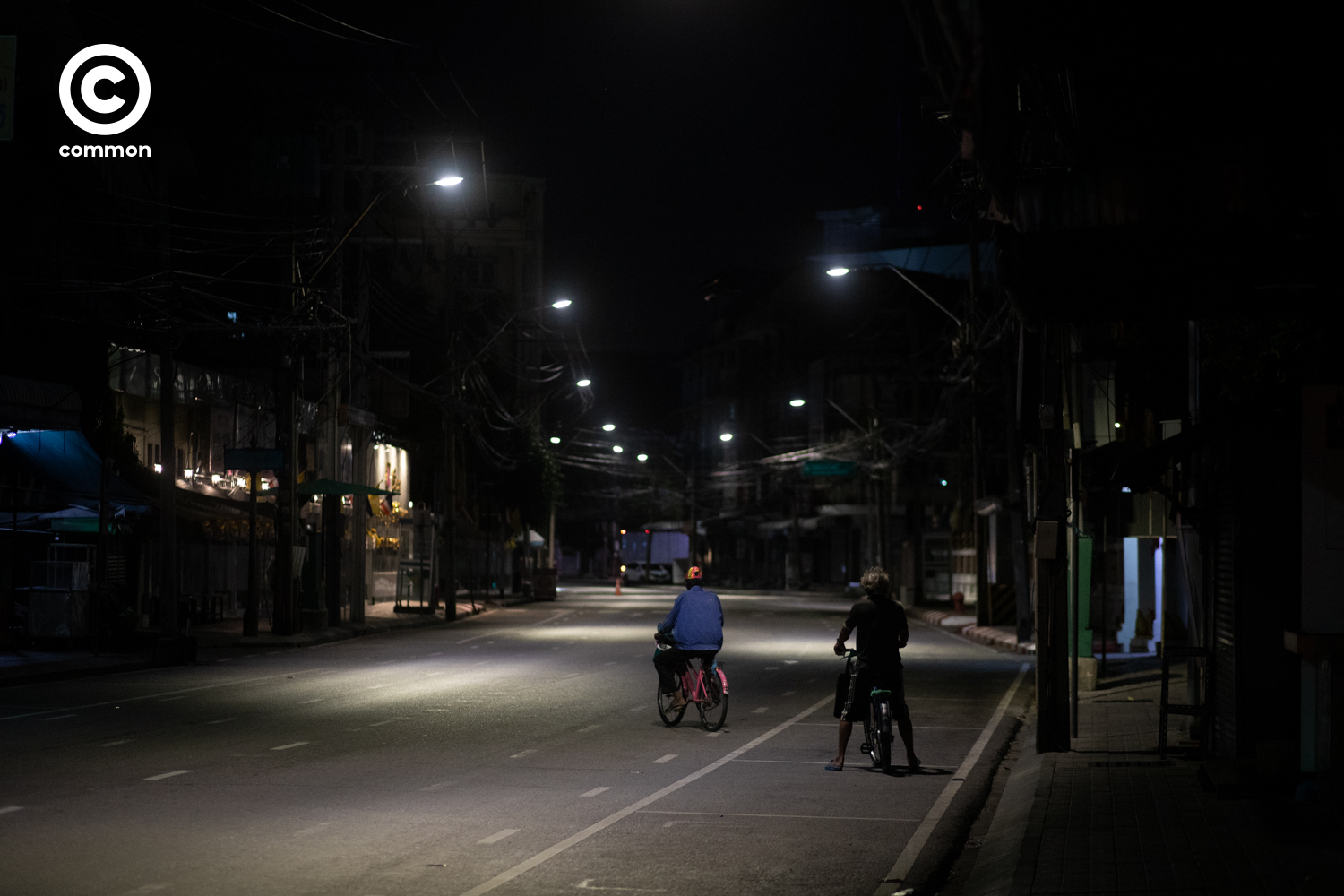 #PHOTOESSAY #เคอร์ฟิว #becommon